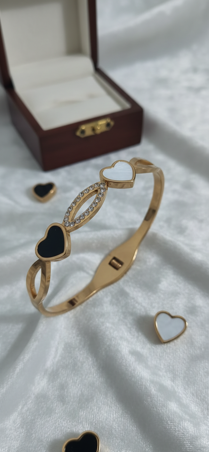 heart motif openable bangle