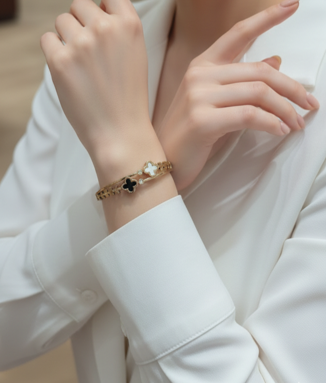 clover motif openable bangle
